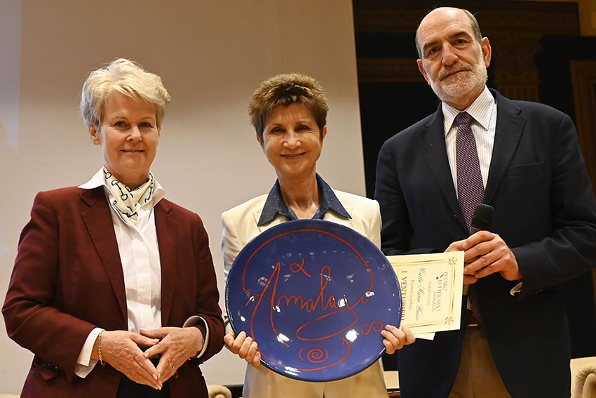 Il presidente della CT premia Carla Maria Russo vincitrice 3a edizione